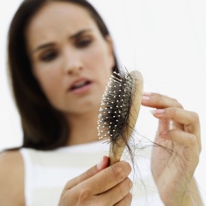 Mẹo giảm rụng tóc sau sinh