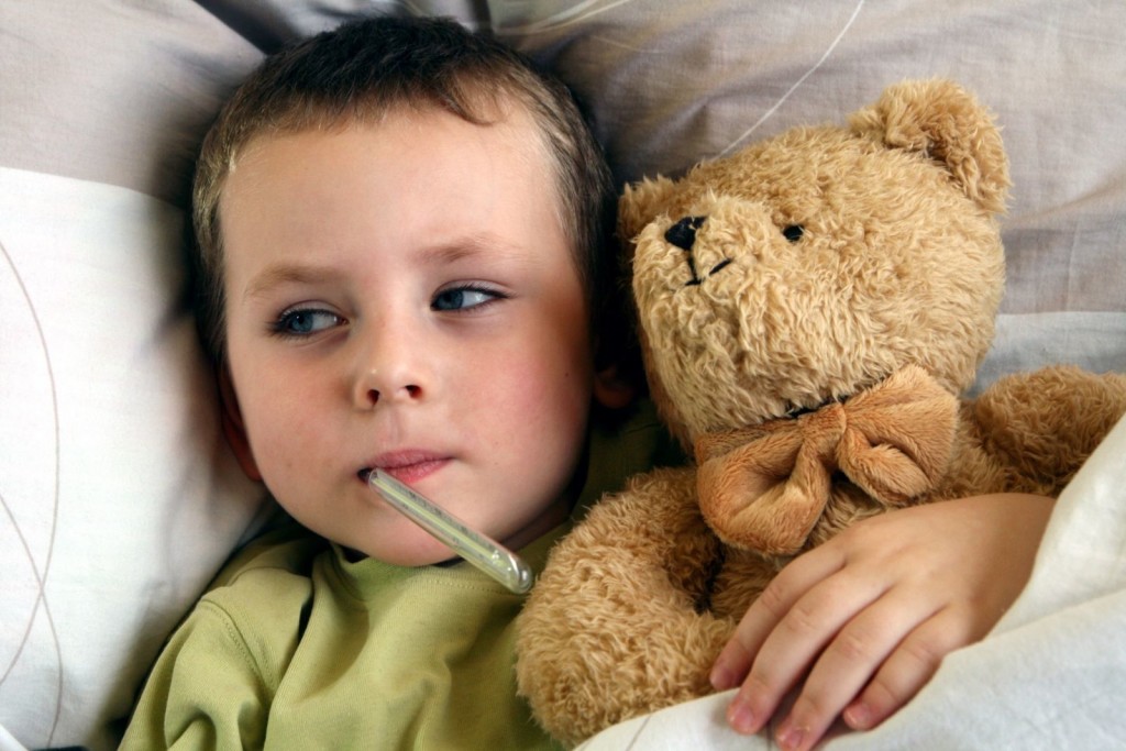 Mẹo hạ sốt cho trẻ không dùng thuốc