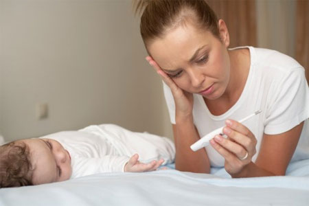 10 nguyên tắc mẹ cần nhớ khi trẻ bị sốt