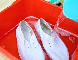Mẹo tẩy rửa cho những đôi giày màu trắng - 2