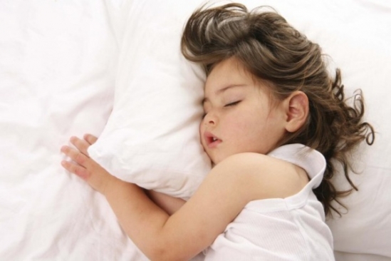 Chăm sóc giấc ngủ để trẻ phát triển chiều cao và trí tuệ