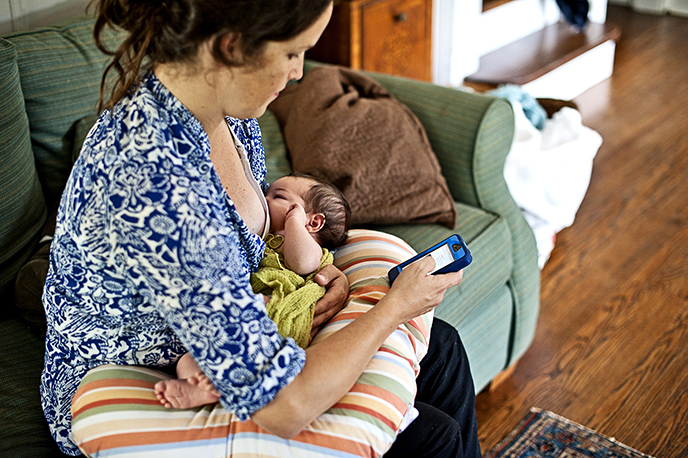 Các mẹ sinh mổ kiêng gì nữa? Kiêng sử dụng đồ công nghệ
