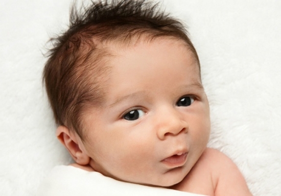 8 dấu hiệu nhận biết bé sơ sinh đang khỏe mạnh, phát triển tốt - 2