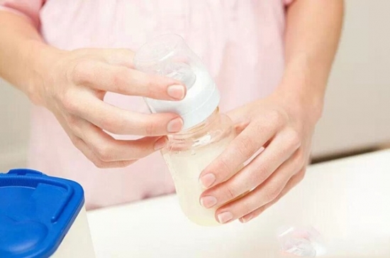 6 sai lầm tuyệt đối không thể mắc khi pha sữa cho trẻ 2