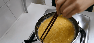 Bạn đã biết cách làm trứng omelet siêu ngon siêu béo này chưa? 5