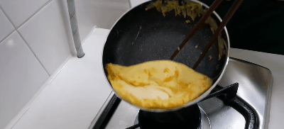 Bạn đã biết cách làm trứng omelet siêu ngon siêu béo này chưa? 6