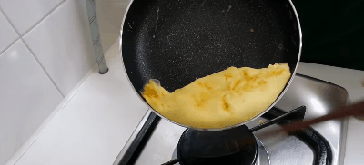 Bạn đã biết cách làm trứng omelet siêu ngon siêu béo này chưa? 7