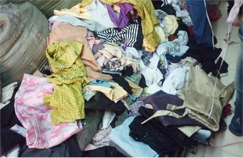 Quần áo cũ cũng nên kịp thời xử lý và vứt đi