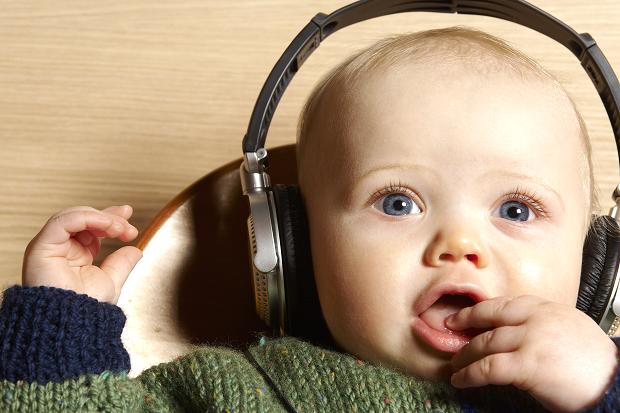 Cho trẻ sơ sinh nghe nhạc như thế nào để phát triển trí thông minh? 